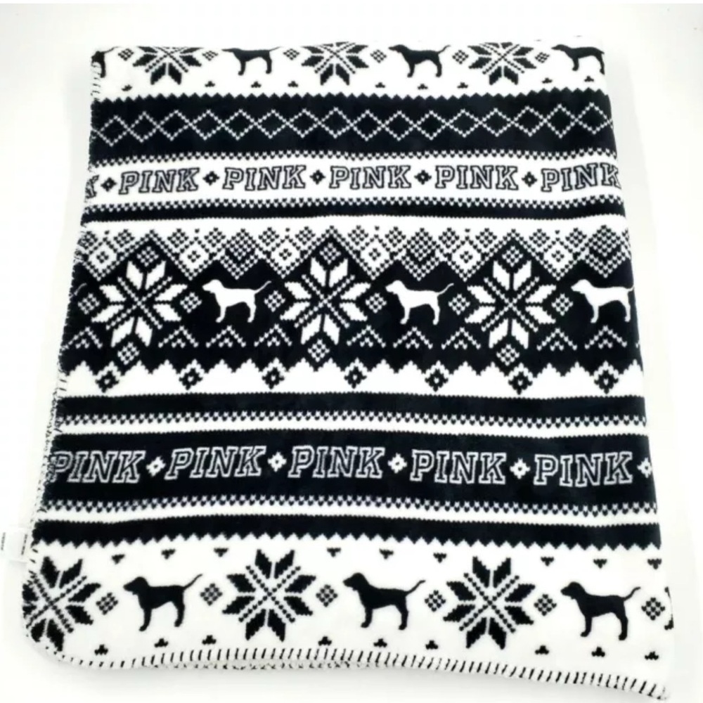 PINK Victoria’s Secret NWOT  snowflakes dog logo black and white Sherpa blanket
